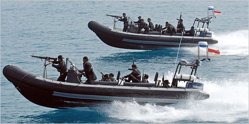 Modern pirates in attack mode © SW